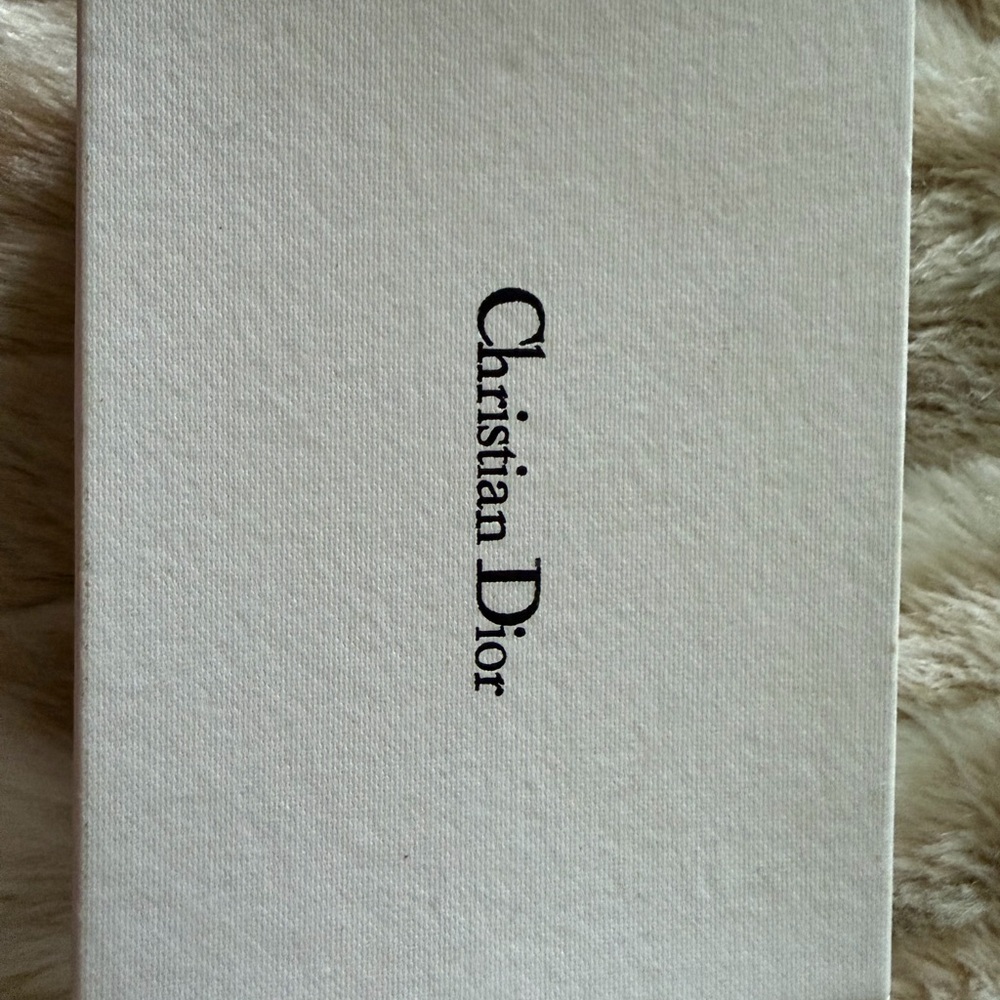 Dior White Textured Box - Picture 6 of 6